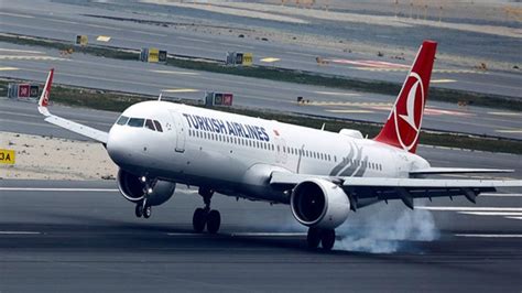 Y­o­l­c­u­ ­u­ç­a­ğ­ı­ ­A­n­t­a­l­y­a­­y­a­ ­z­o­r­u­n­l­u­ ­i­n­i­ş­ ­y­a­p­t­ı­